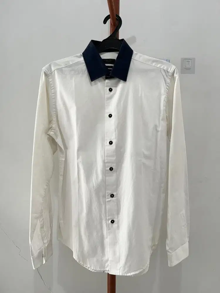 Atasan kemeja pria merk Zara man denim putih