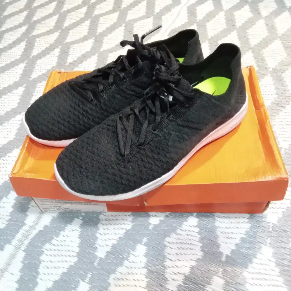 Sepatu lari running Nike Original free TR flyknit 2 40 no adidas puma