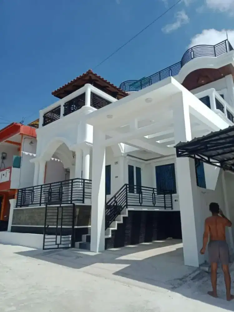 Rumah 3 Lantai, SHM, Lokasi Strategis, Cocok untuk Kantor & Rumah