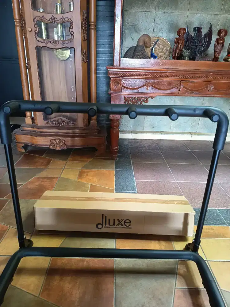 Rak gitar merk dluxe