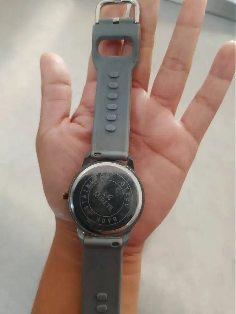 JAM TANGAN BEKAS