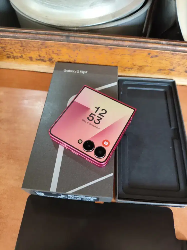 Samsung Flip 7 12/256 like new