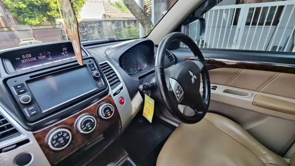 White Pearl Pajero Sport 2013/2014 Exceed