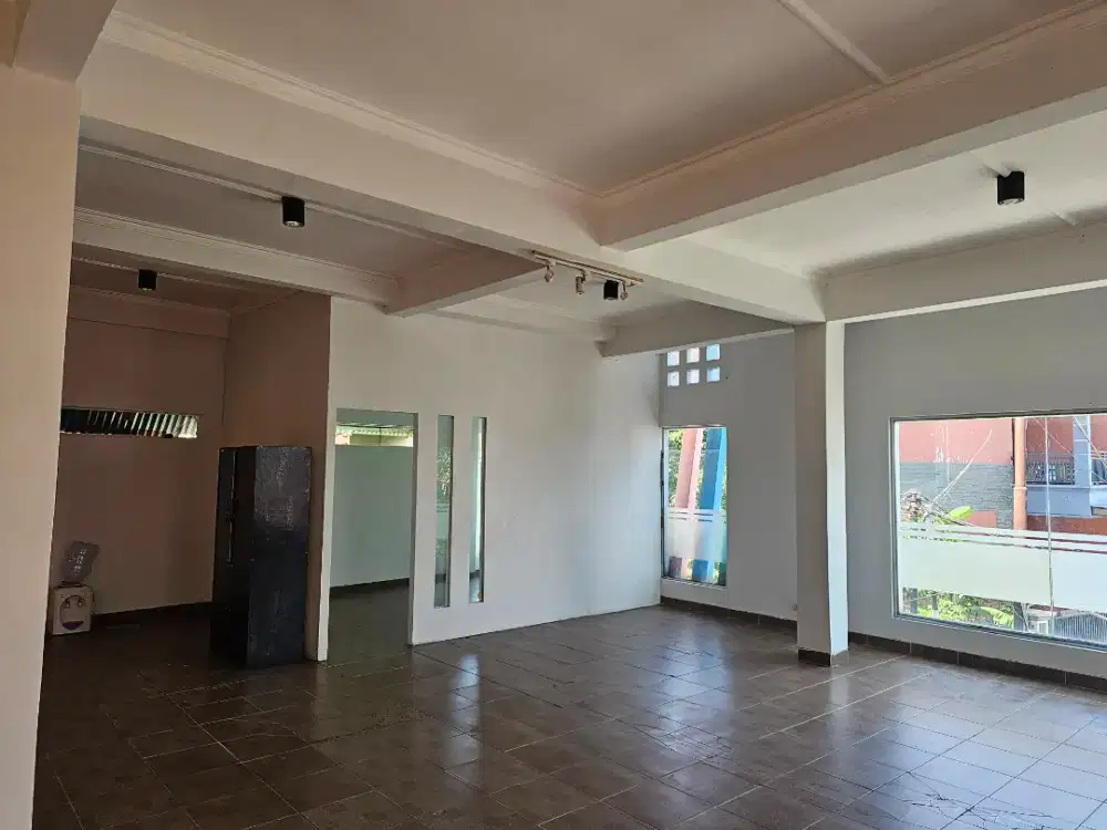 Disewakan Rumah dan Kantor lokasi strategis 10 menit ke Gedung Sate