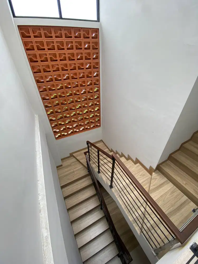 KONTRAKTOR | Pembuatan dan finishing tangga