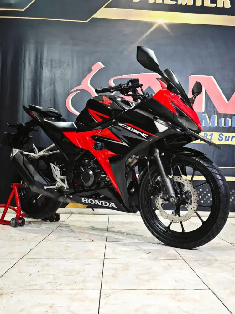 Honda CBR 150 R facelift Reg 2019 merah hitam cakep pol