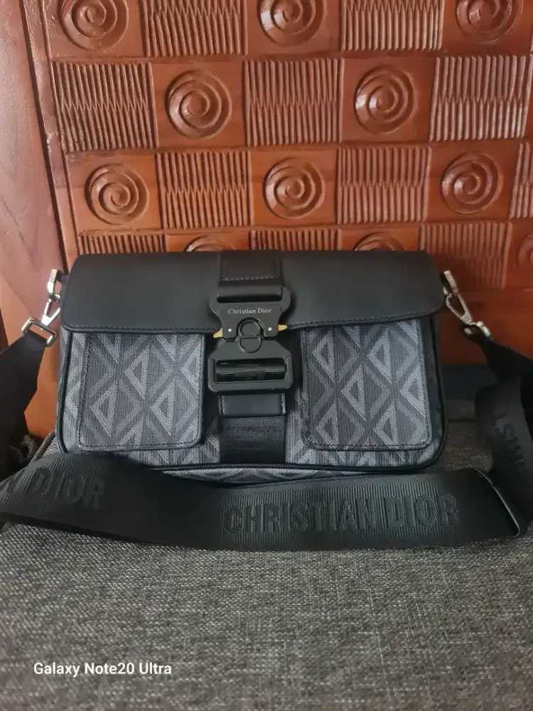 Preloved tas chris*** Di** berat, solid, besi embos CD istimewa