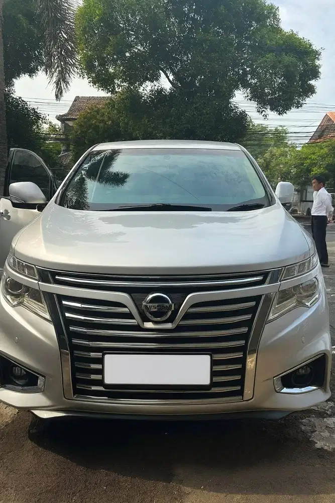 Nissan Elgrand High Way Star 2.5 AT Silver Metalik