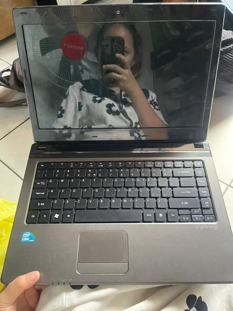 Laptop acer i3.