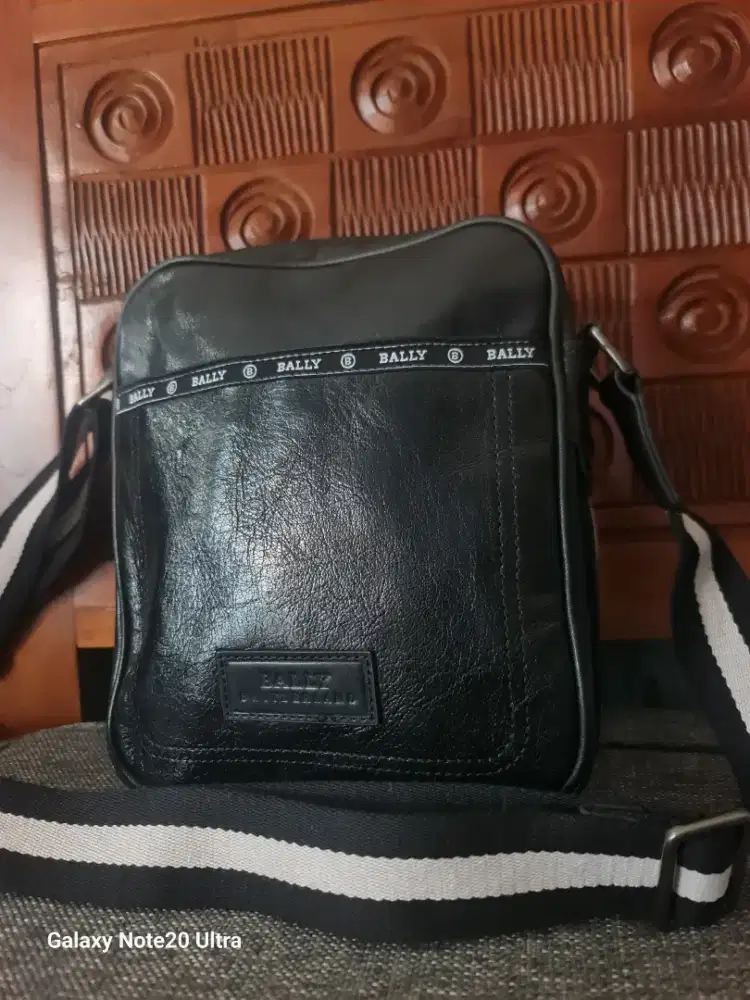 Preloved tas ba**y original kulit asli zipper embos Ba**y dan dollar