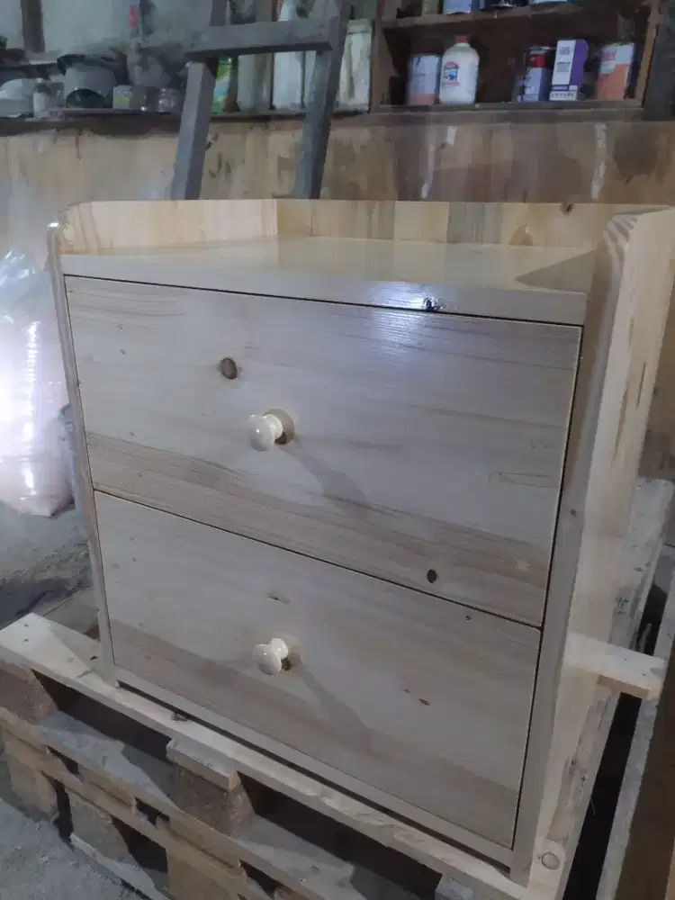 Nakas kayu/tempat penyimpanan