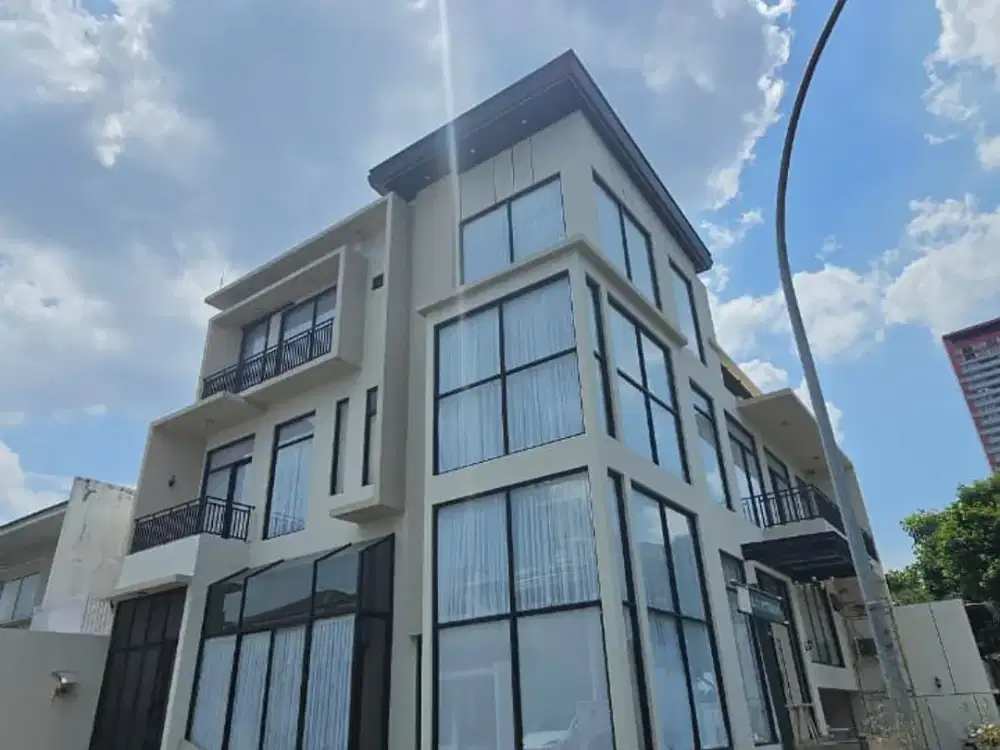 Rumah Hoek Bangunan Mandiri  Sutera Victoria - Alam Sutera