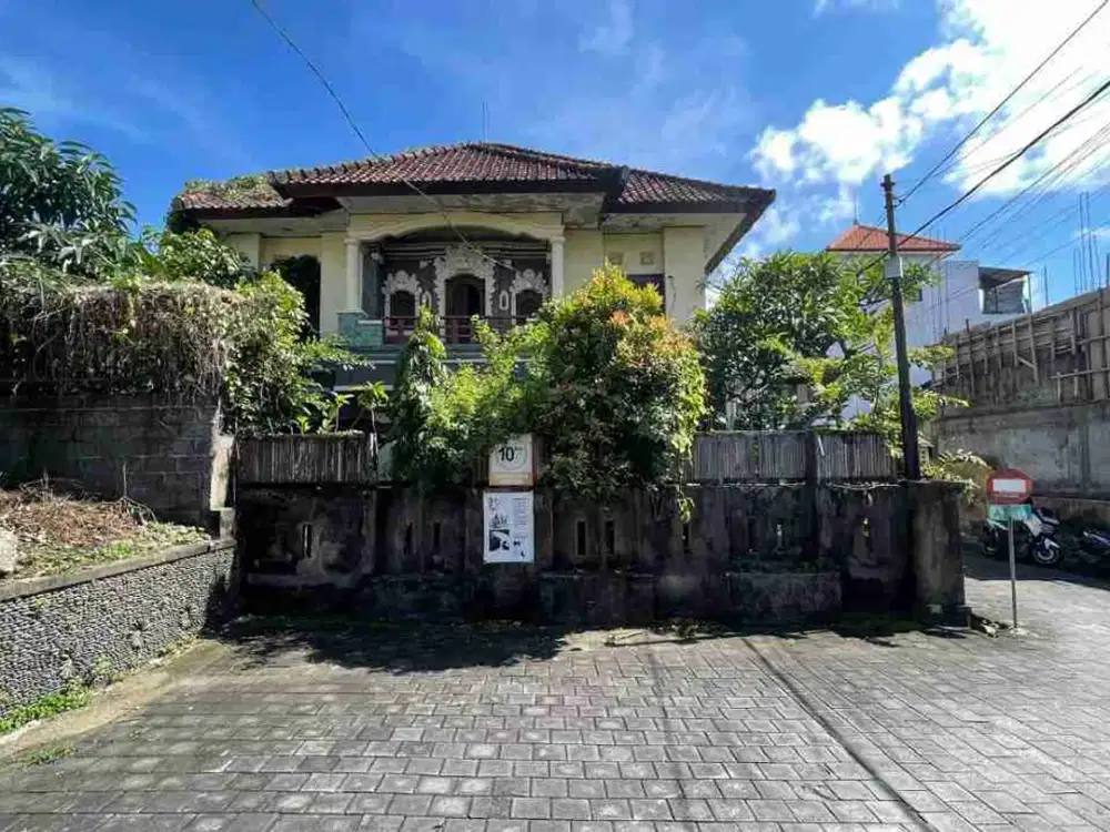 Di Jual Rumah 2 Lantai Kawasan Premium
Graha Liva Kertalangu, Desa Batubulan, Kec. Sukawati, Kab. Gianyar, Provinsi Bali