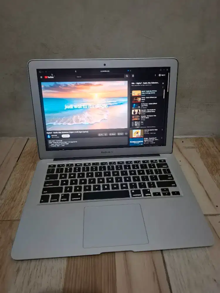 Macbook air (13,-inch 2017)Ram 8 GB/SSD 128GB