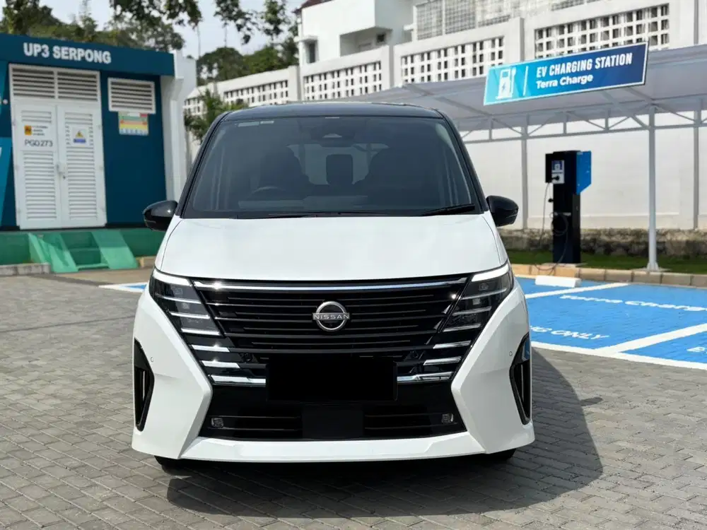 low km 7rb Nissan serena hws epower at 2024 two tone like new