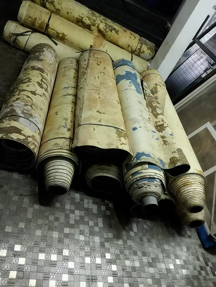 Karpet vinyl olahraga 26x15 bekas