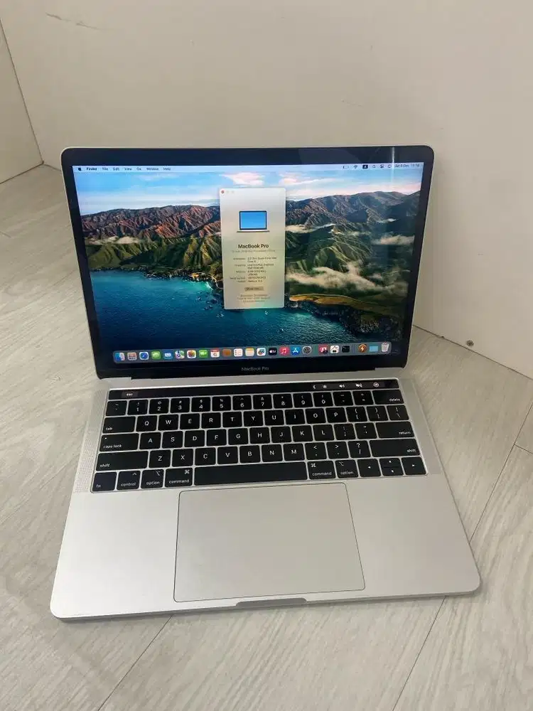 Macbook Pro 2018 8/256 GB SILVER