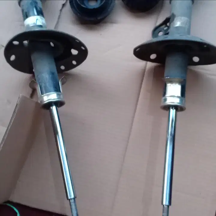 1 Set Shock Depan Mobillio Bekas Original
