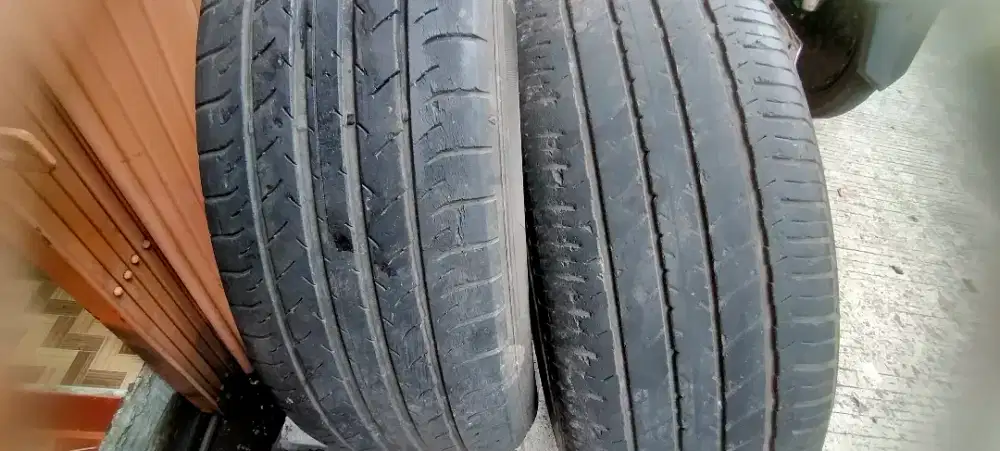 Ban luar mobil bekas