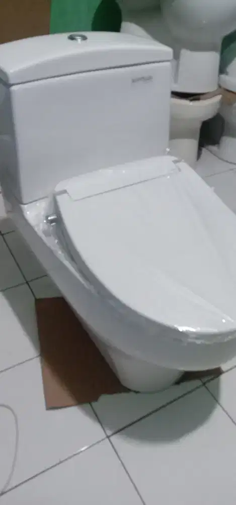 Kloset Toto mewah type CW826J lengkap ECO washer tinggal pasang.