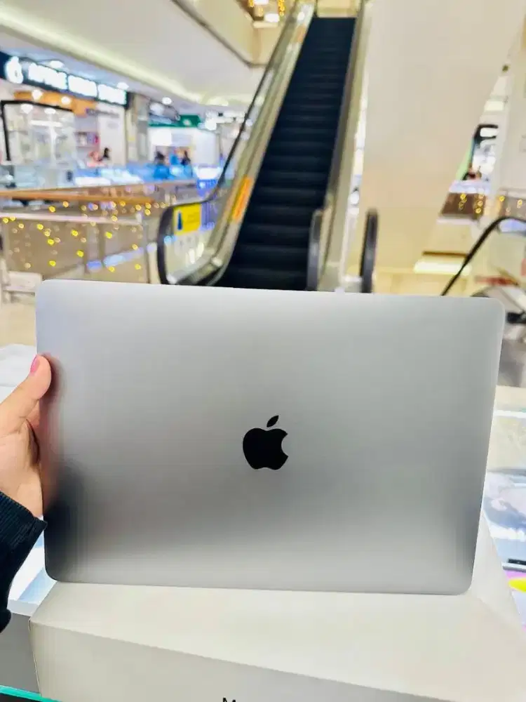 MacBook Air Apple Chip M1 2020 8/256 GB 13 inch ID/A Resmi iBox