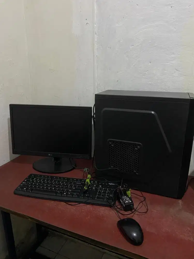 Komputer 1 set merk LG