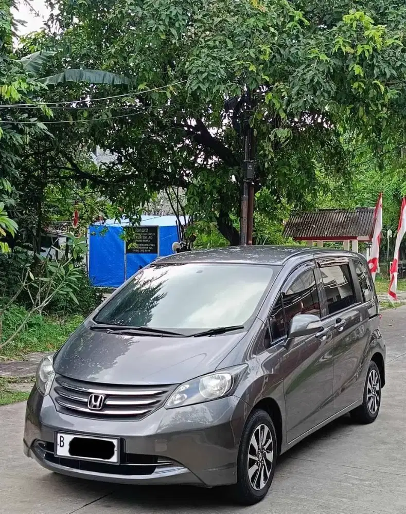 Freed E PSD 1.5 AT 2012