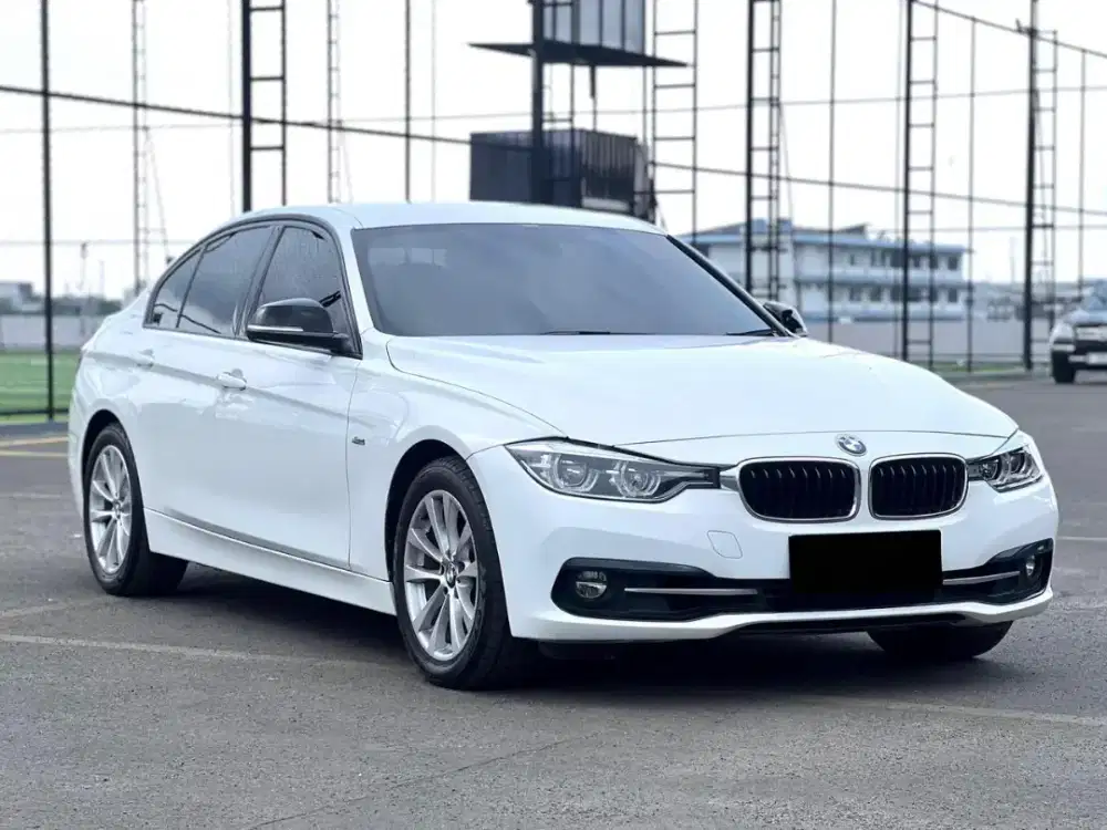 BMW 320I F30 SPORTLINE AT 2019 WHITE ON BLACK EXCELLENT CONDITION TOP