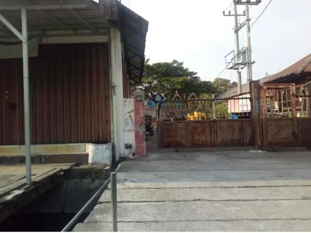 Dukuh Menanggal hanya 200m dr Raya A yani