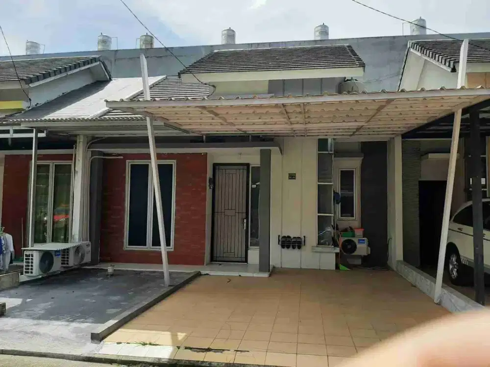 Rumah dekat stasiun 3 kamar