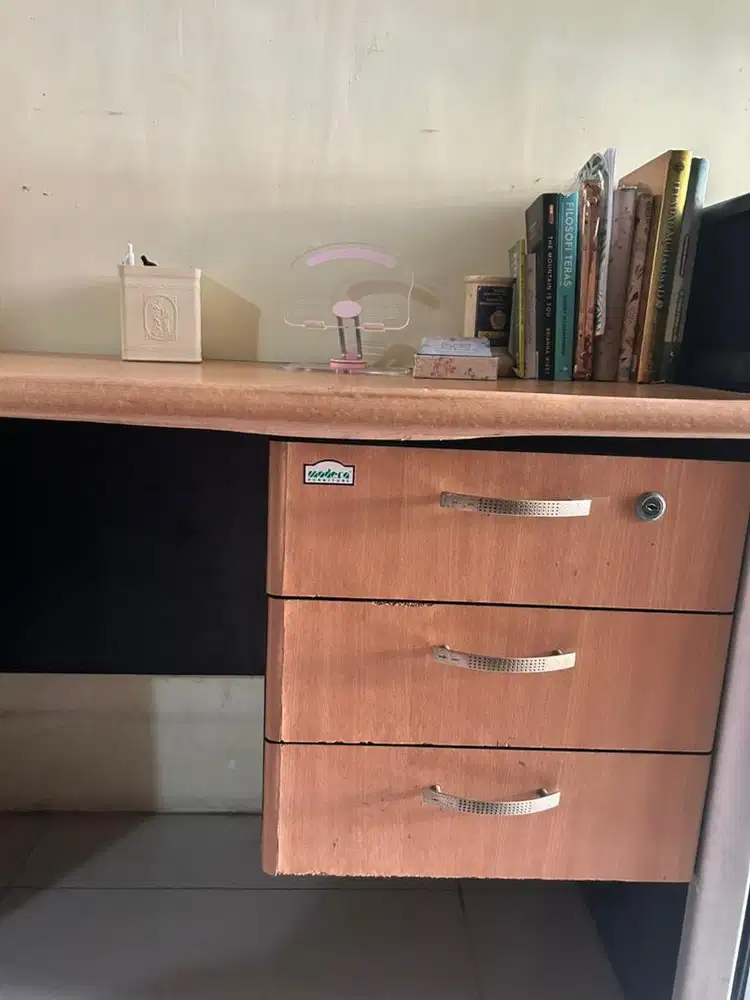 Meja kantor 100cm x 50cm