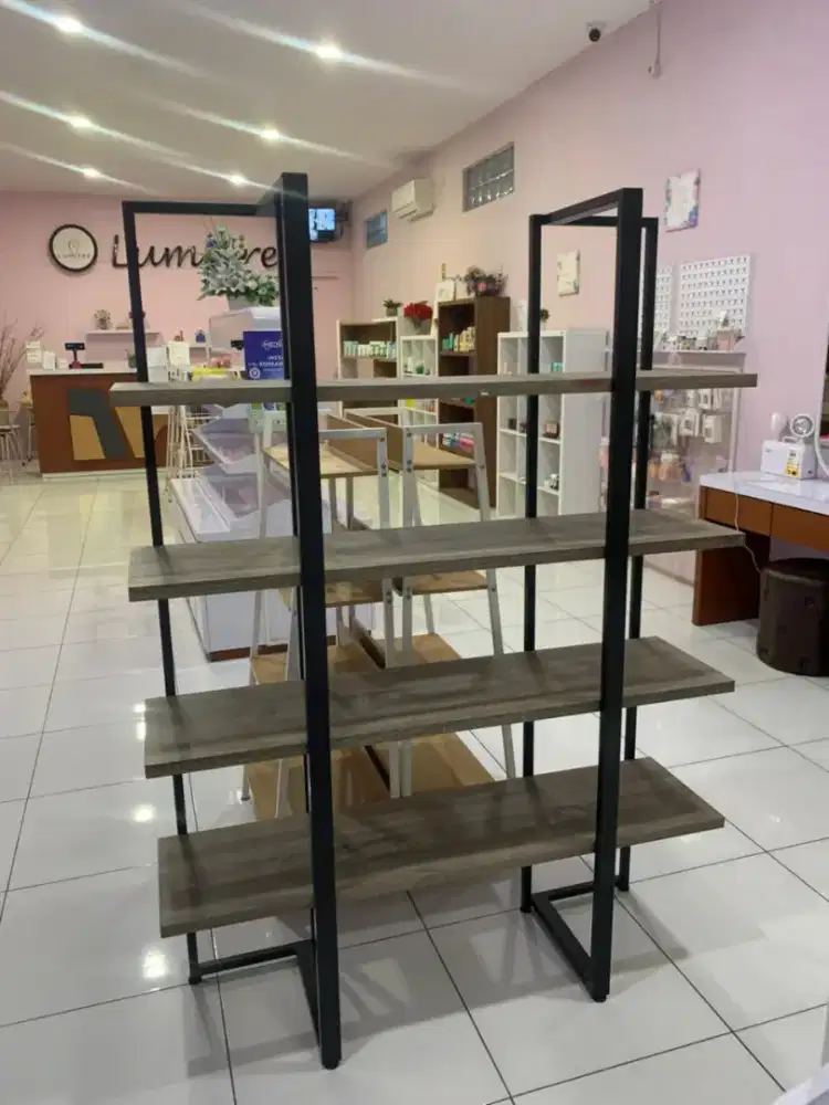 Rak Pajangan / Partisi