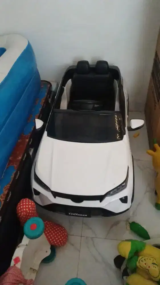 Mobil remote anak bisa duduk