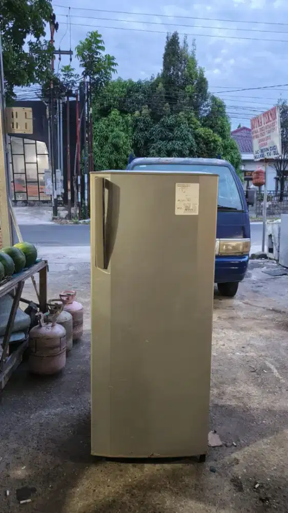 Frezer es batu  merk LG