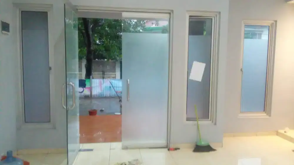Jasa Pasang Sticker Kaca Film Rumah