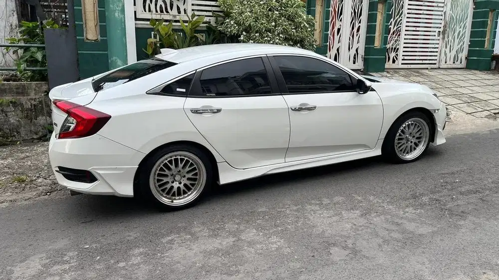 jual mobil civic sedan 2018