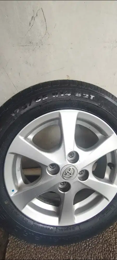 Jual velg Agya/Ayla ring 14 beserta ban nya