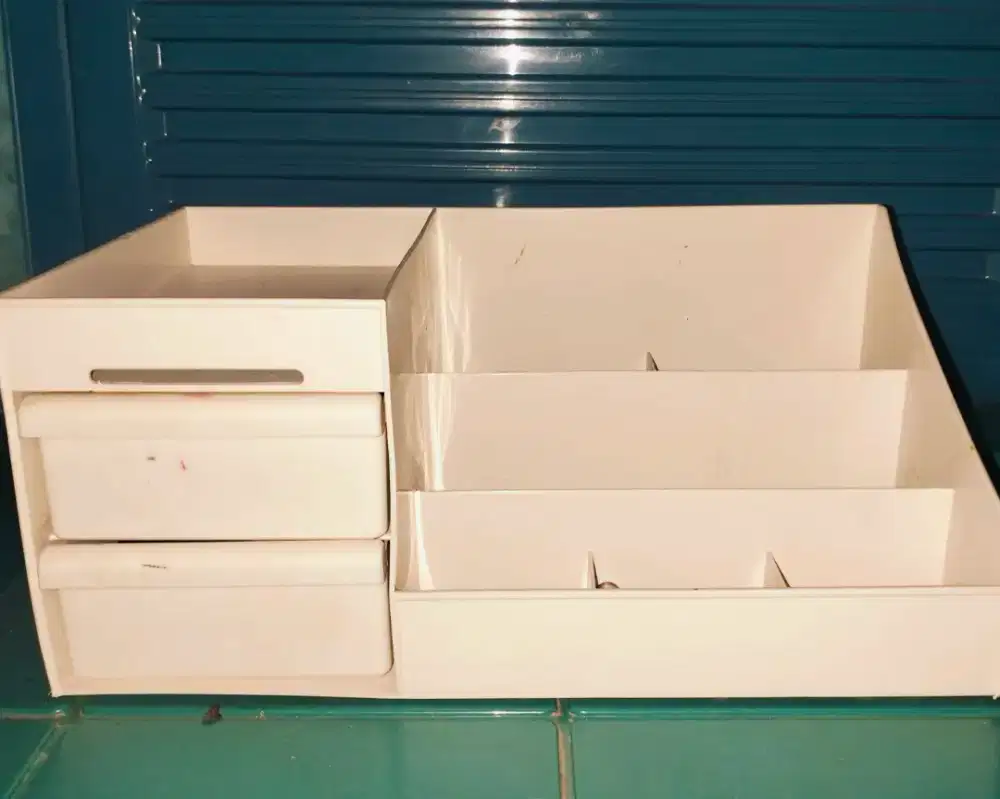 Rak Kosmetik Multifungsi