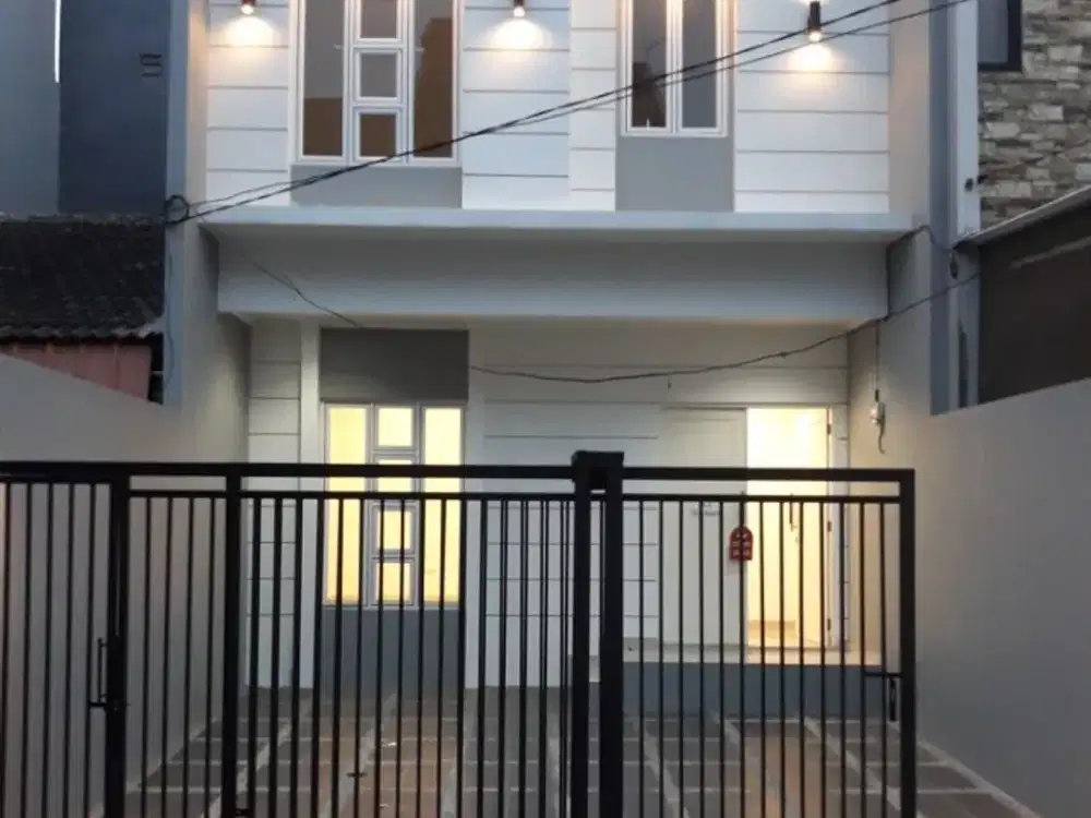 Rumah bagus Janur Kuning Kelapa Gading 6x17m 2,5 lantai, bangunan masih baru