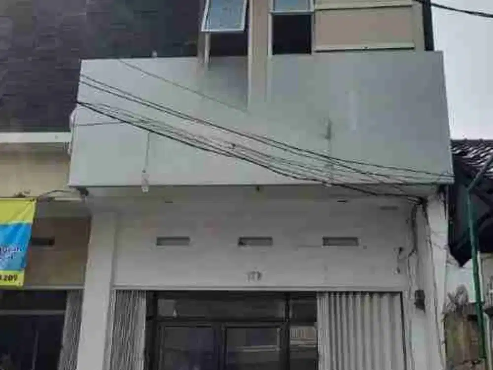 di sewakan ruko strategis di pinggir jalan utama jln raya pondok kopi Jakarta timur