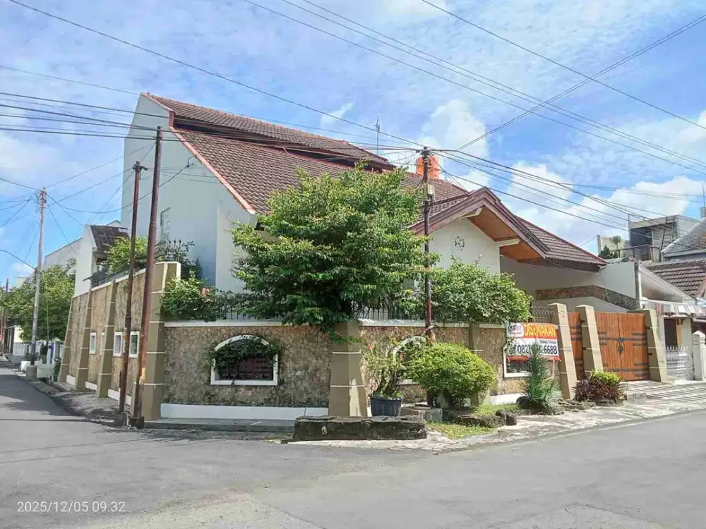 Rumah Klasik Nyaman Tengah kota Manahan Banjarsari Solo