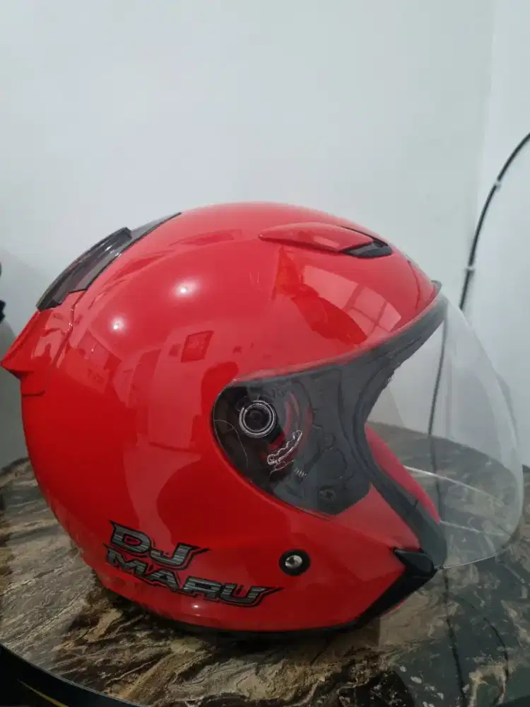Helm KYT merah Ukuran M