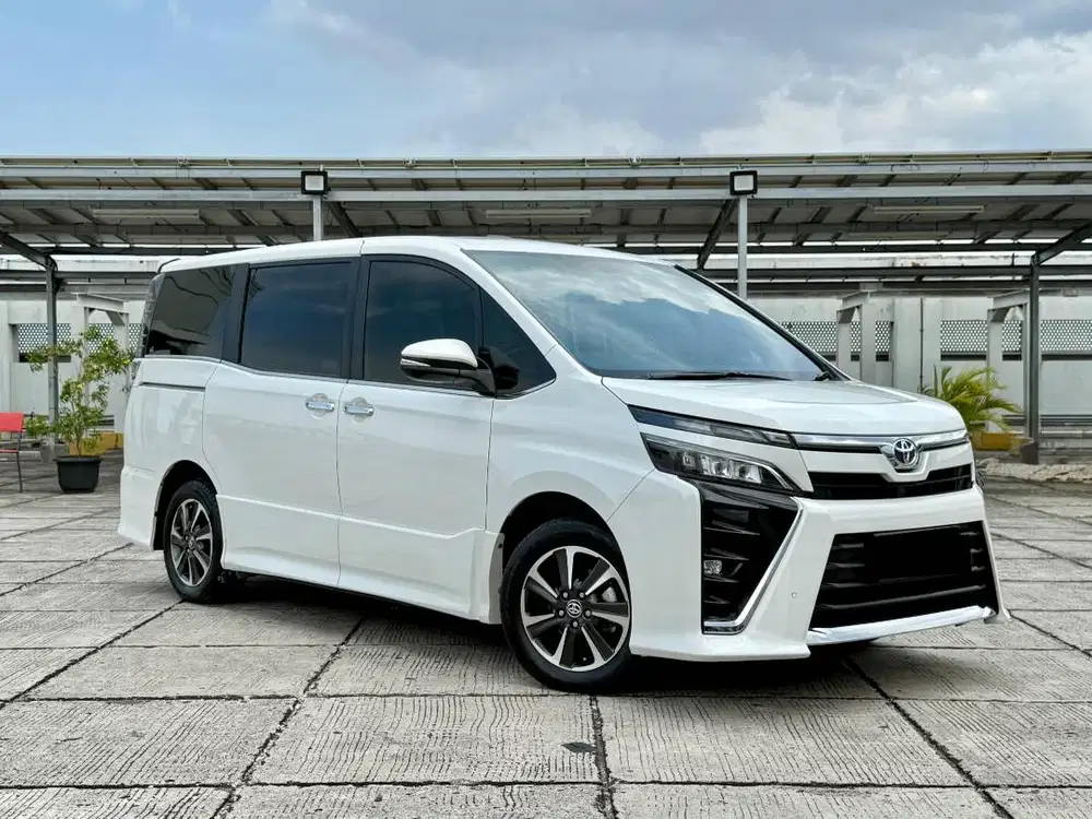 TOYOTA VOXY 2019