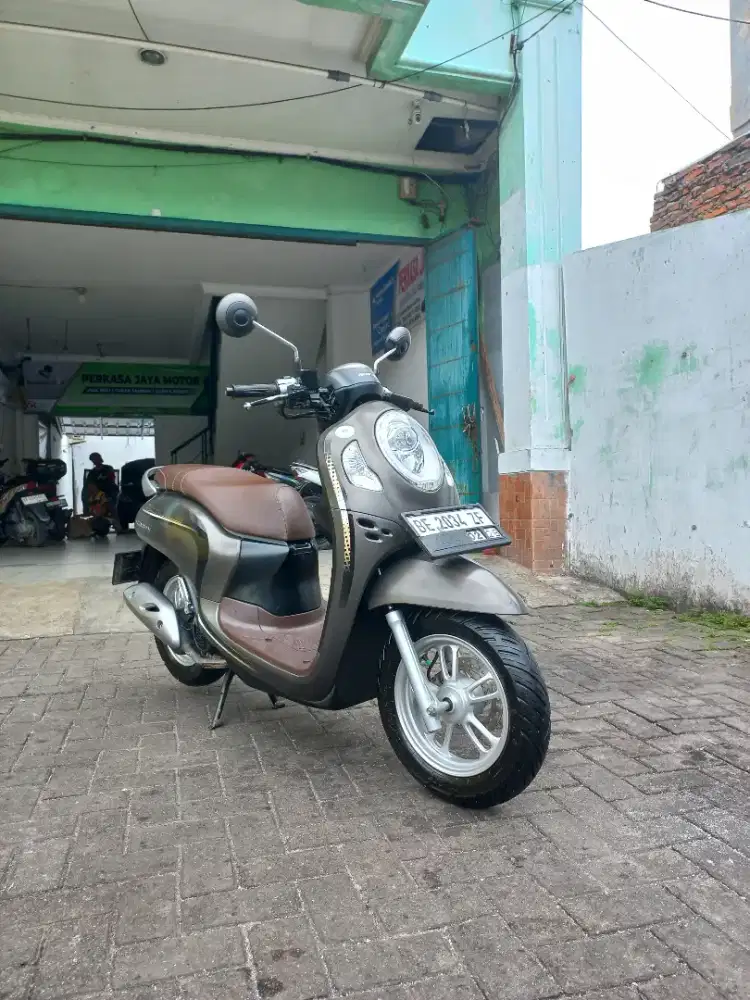 Scoopy Stylish Mad Bronze