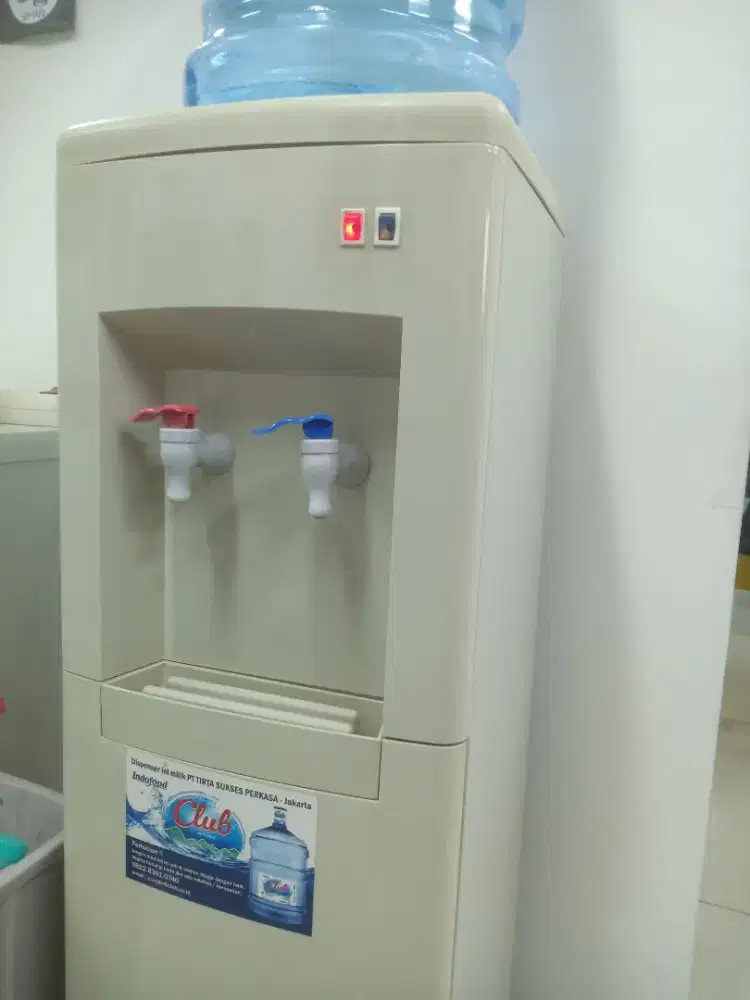 Dispenser Air Panas & Dingin – Praktis, Bersih, dan Hemat Listrik