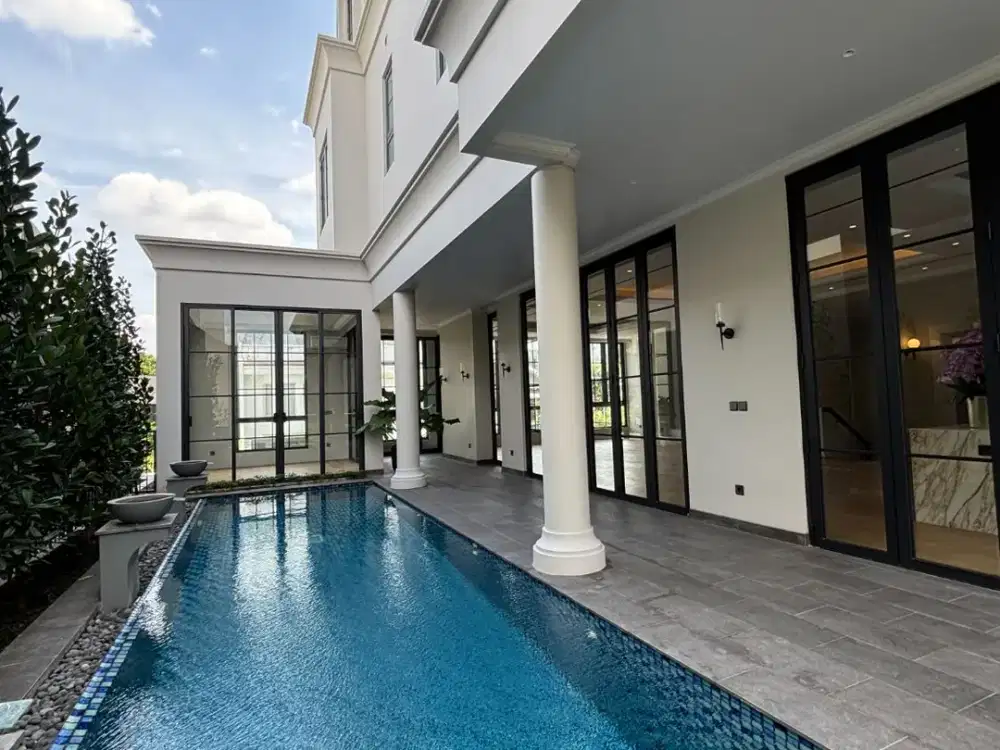 Modern–Classic Luxury Home 4 Lantai di Lokasi Premium