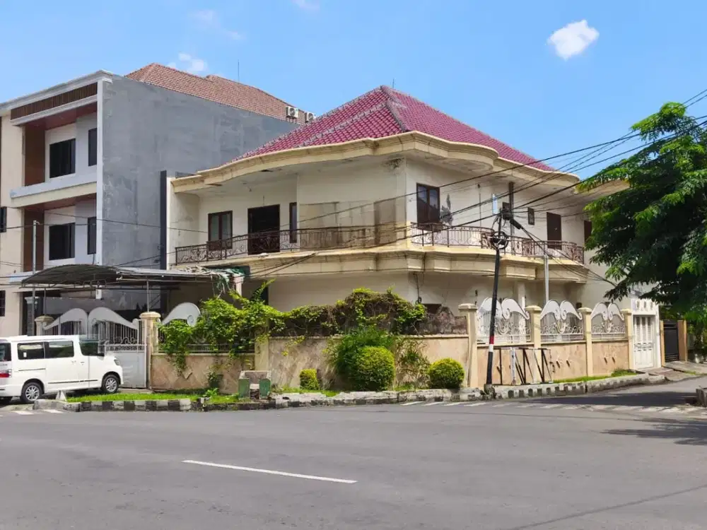 Rumah Komersial Raya Darmo Permai