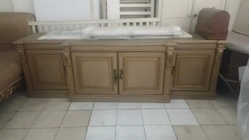 Dijual Murah Sofa + Meja + Buffett Lemari