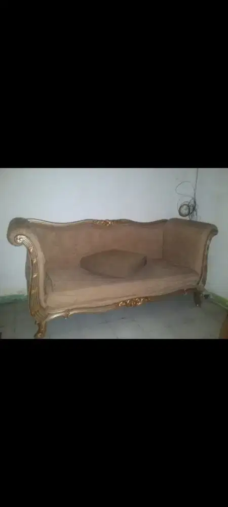 Dijual Murah Sofa + Meja
