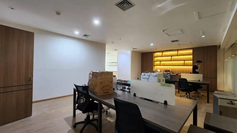 Dijual /sewa 4 Unit Connected Office Tower Ciputra World Semi Furnish